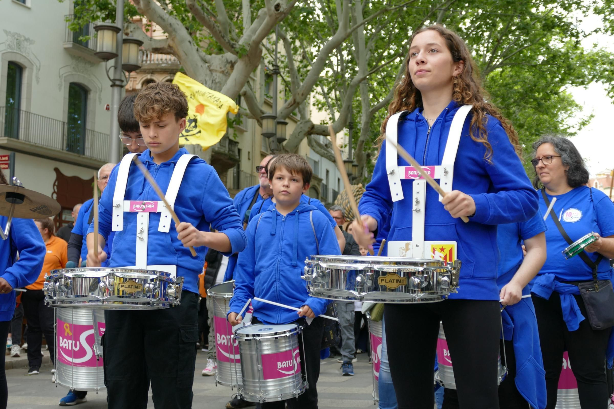 Figueres ressona amb una gran batucada de Santa Creu