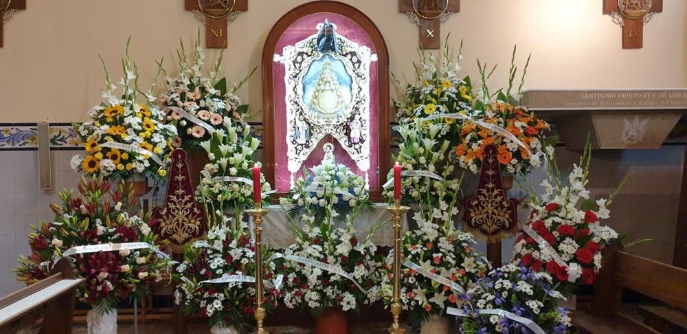 El simpecado de la Hermandad de València, en la Iglesia de los Ángeles del Cabanyal