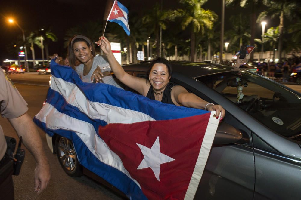 El exilio cubano celebra la muerte de Castro