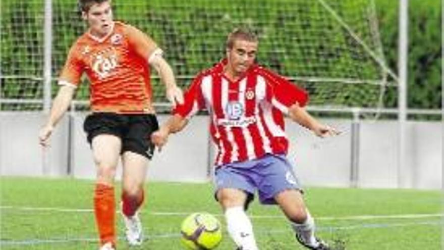 Andoni Aja va estar molt segur en el pivot defensiu del Girona.