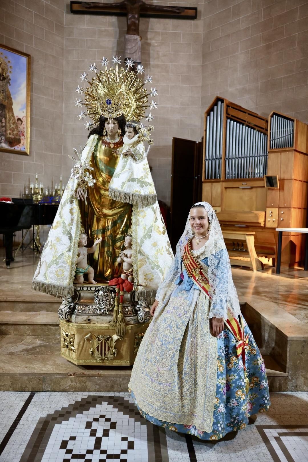 El Besamanos de falleras mayores y cortes 2024, en imágenes
