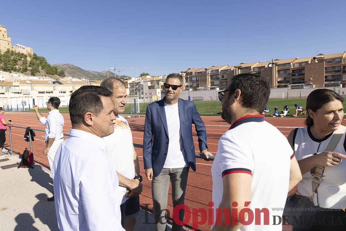 Abel Antón visitaba la Escuela Municipal de Atletismo de Caravaca