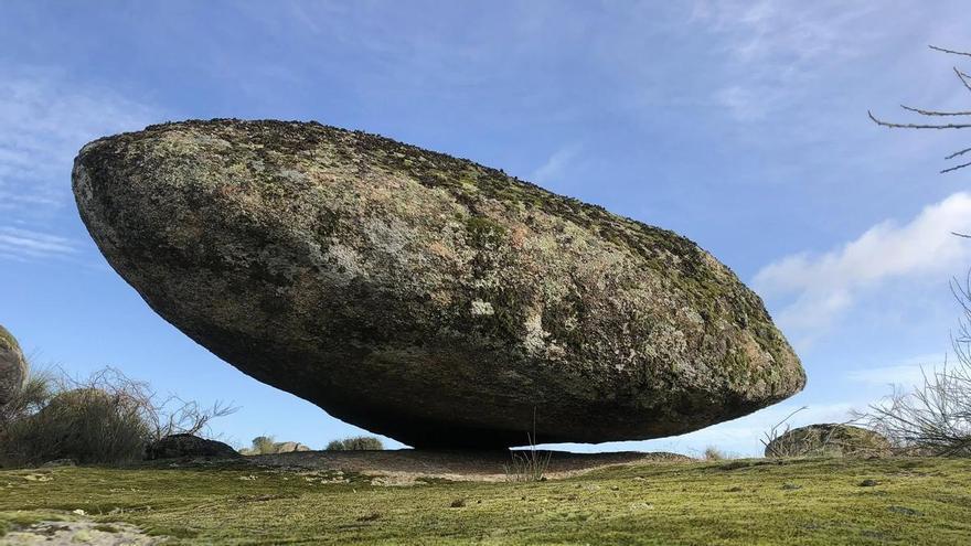 Las piedras que se mueven solas: misterio, rito y memoria de las peñas oscilantes
