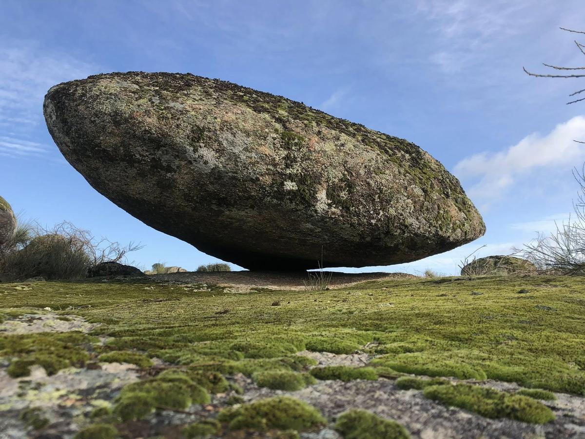 Piedra Oscilante en el berrocal de Trujillo.
