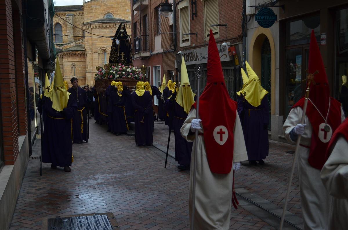 La Dolorosa en la Procesión del Encuentro del pasado año por la calle Herreros.