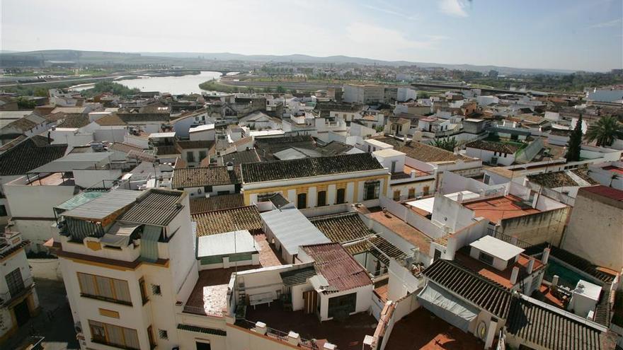 Vista del casco histórico de Córdoba con el Guadalquivir al fondo.