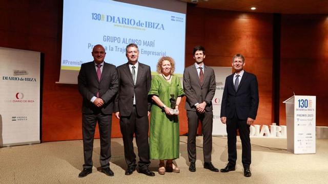 Vicent Marí (izquierda de la imagen) junto a los hermanos Javier, Sara, Alonso y Marcos Marí. | T.E.