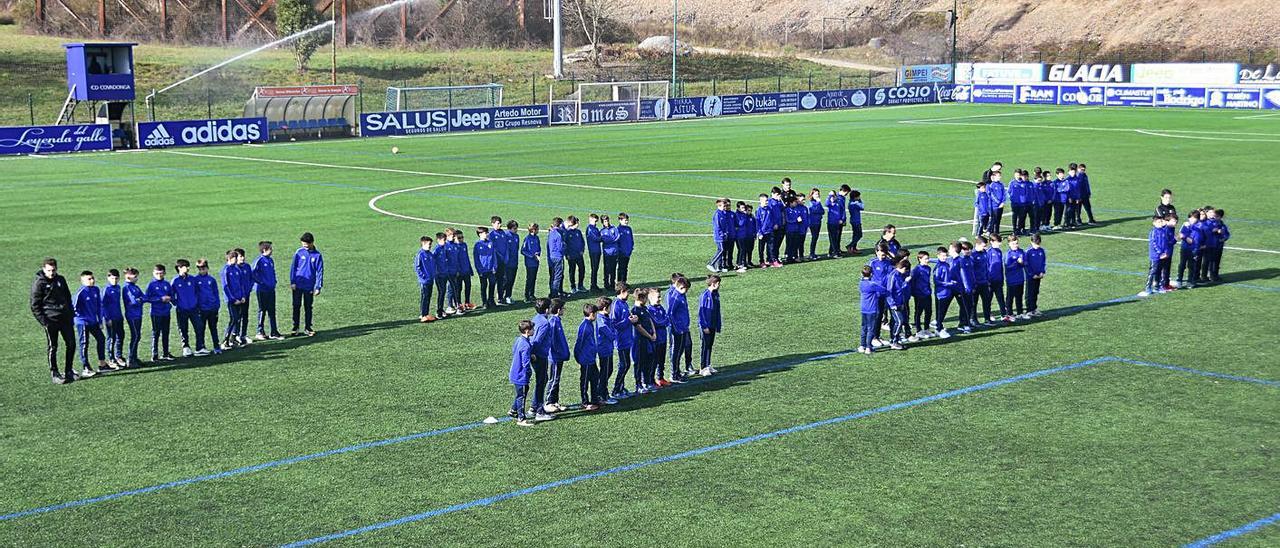 Equipos de base del Covadonga, en su presentación de la pasada temporada. | C. D. Covadonga