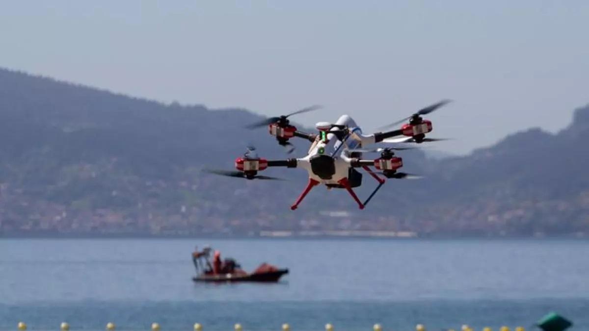 Un dron sobrevuela el mar en Galicia