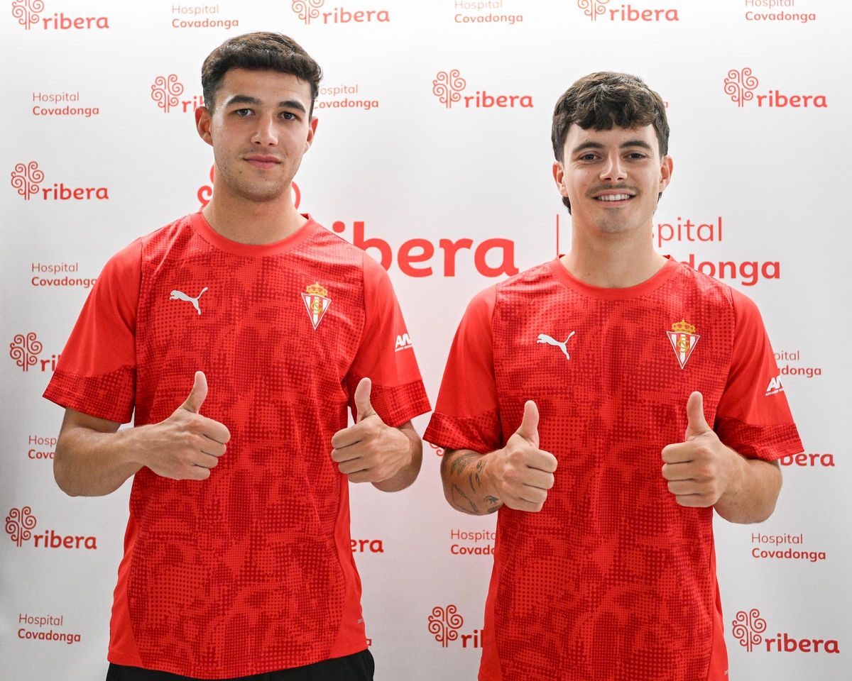 Nacho Martín y Queipo, con las nuevas equipaciones.