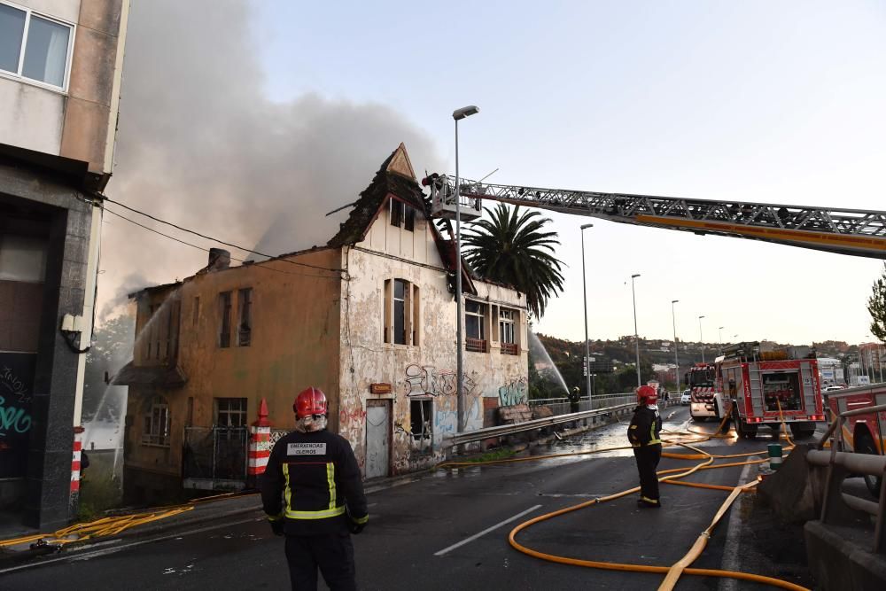 Arde la casa Carnicero en A Pasaxe