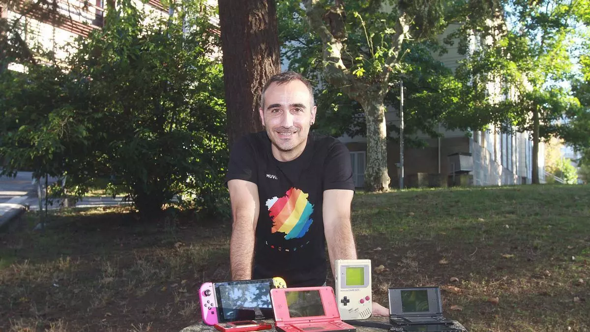 Un profesor ourensano convierte los videojuegos en protagonistas de su primer libro infantil: «son unha ferramenta»