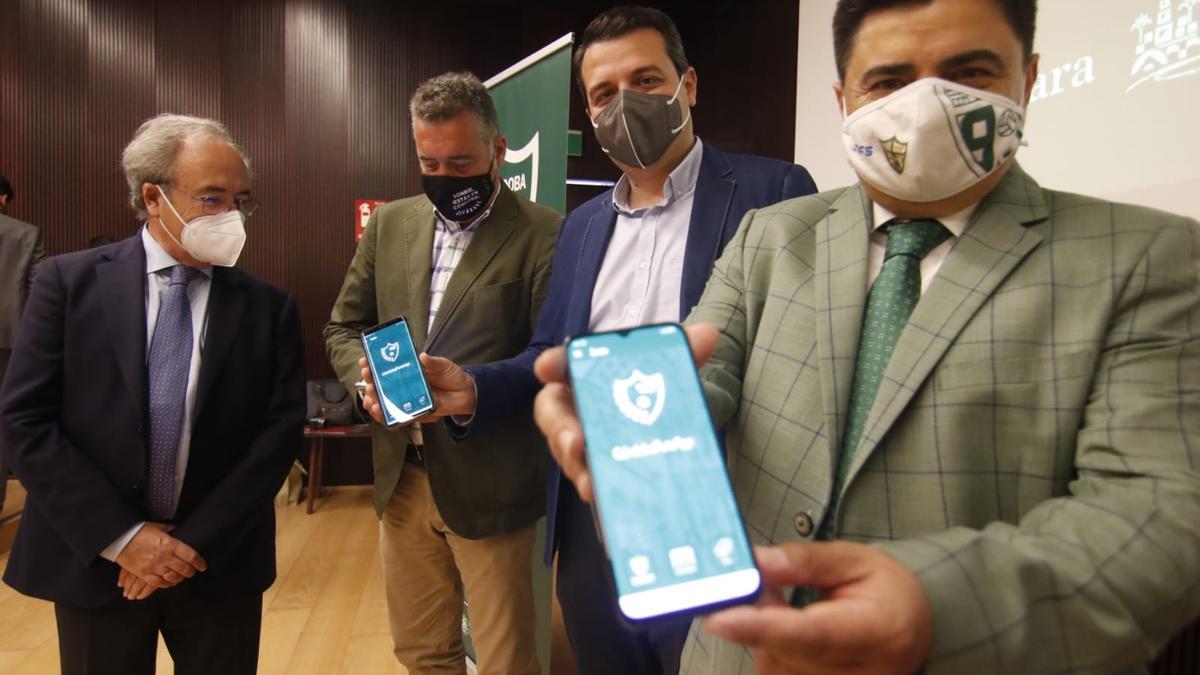 Antonio Díaz, Manuel Torrejimeno, José María Bellido y José García Román, en la presentación de Córdoba Futsapp.