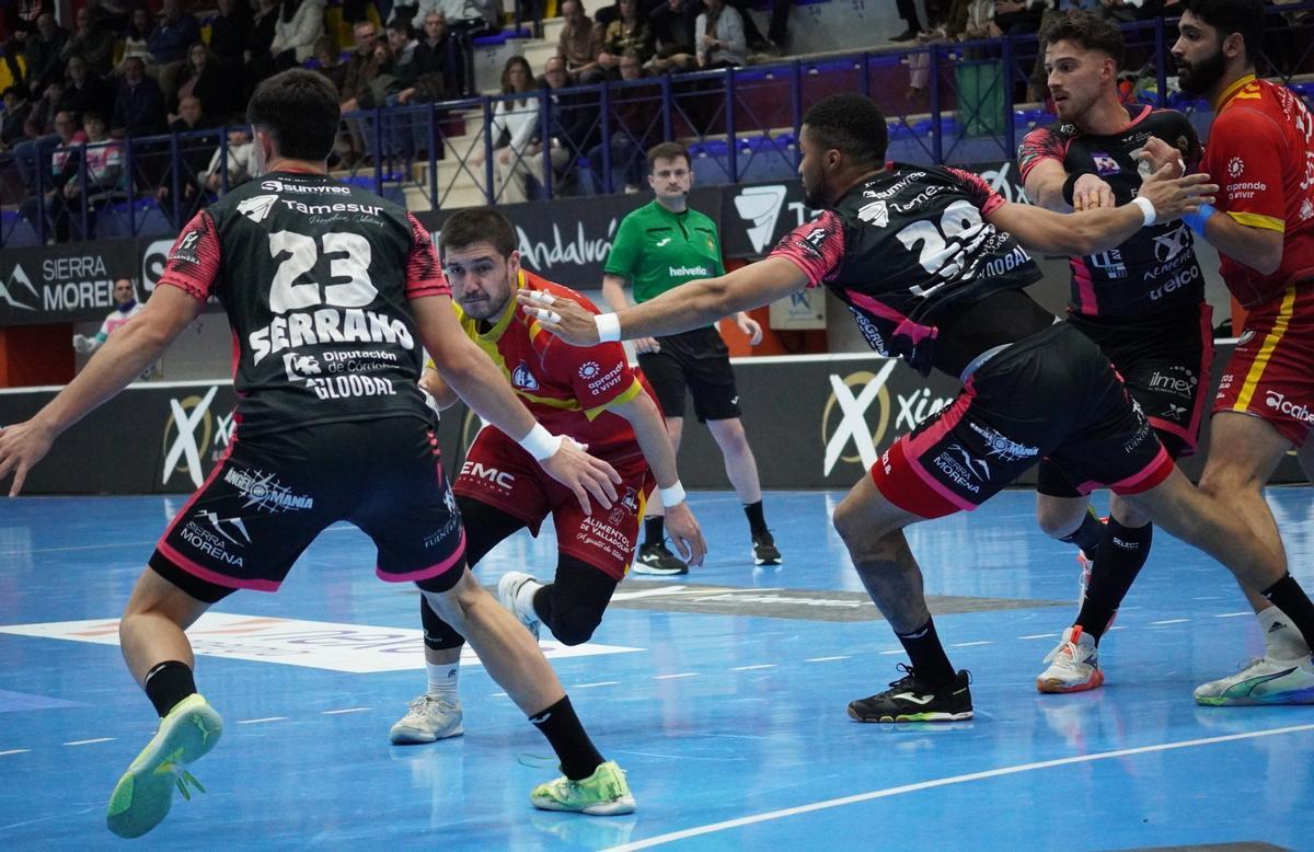 Una jugada del Cajasol Ángel Ximénez-Recoletas Atlético Valladolid.