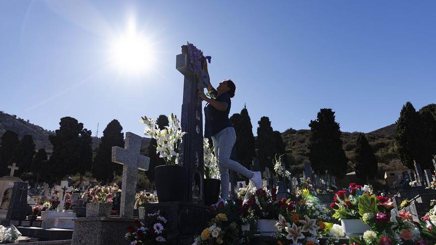 Día de Todoso los Santos en el cementerio de Los Remedios de Cartagena