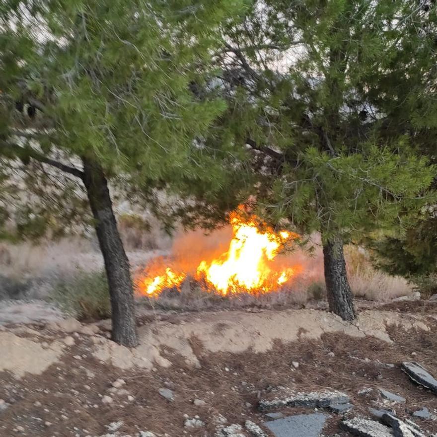 El incendio tras el impacto del cuerpo celeste en una imagen captada por la dueña de la vivienda.