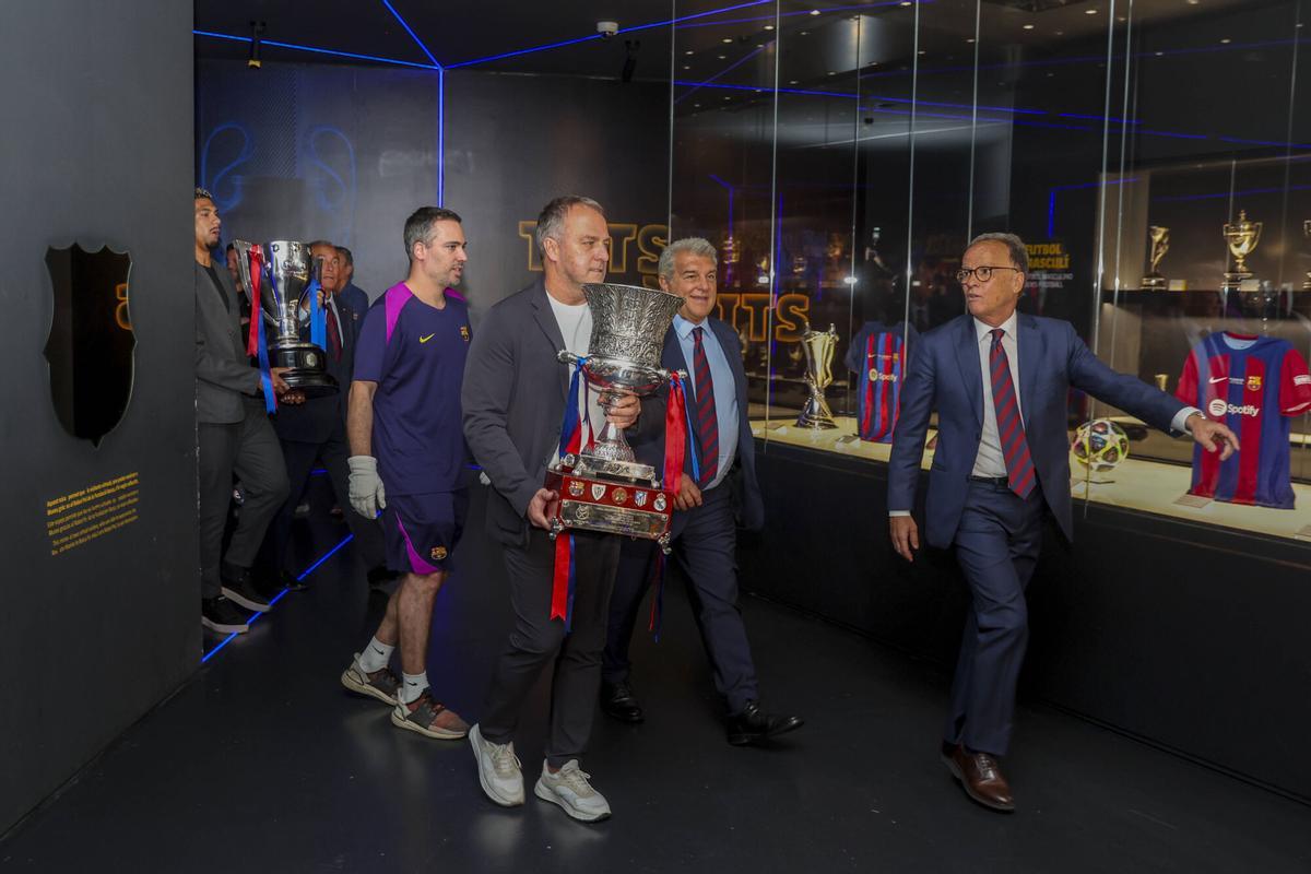 Hansi Flick oficialitza la renovació amb el Barça fins al 2028