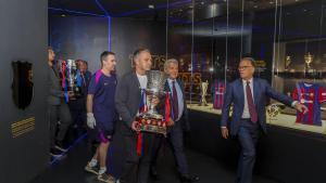 Hansi Flick oficialitza la renovació amb el Barça fins al 2028