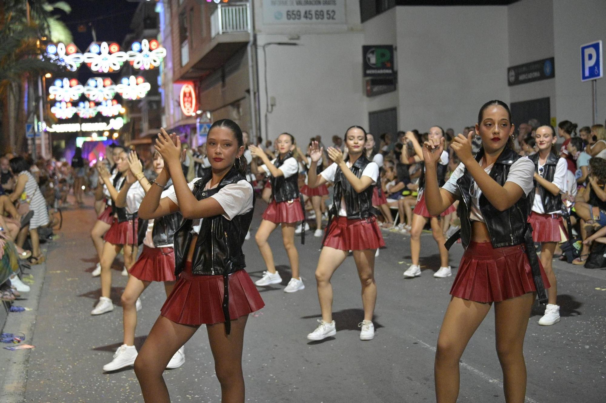 Derroche de musica y color en Santa Pola