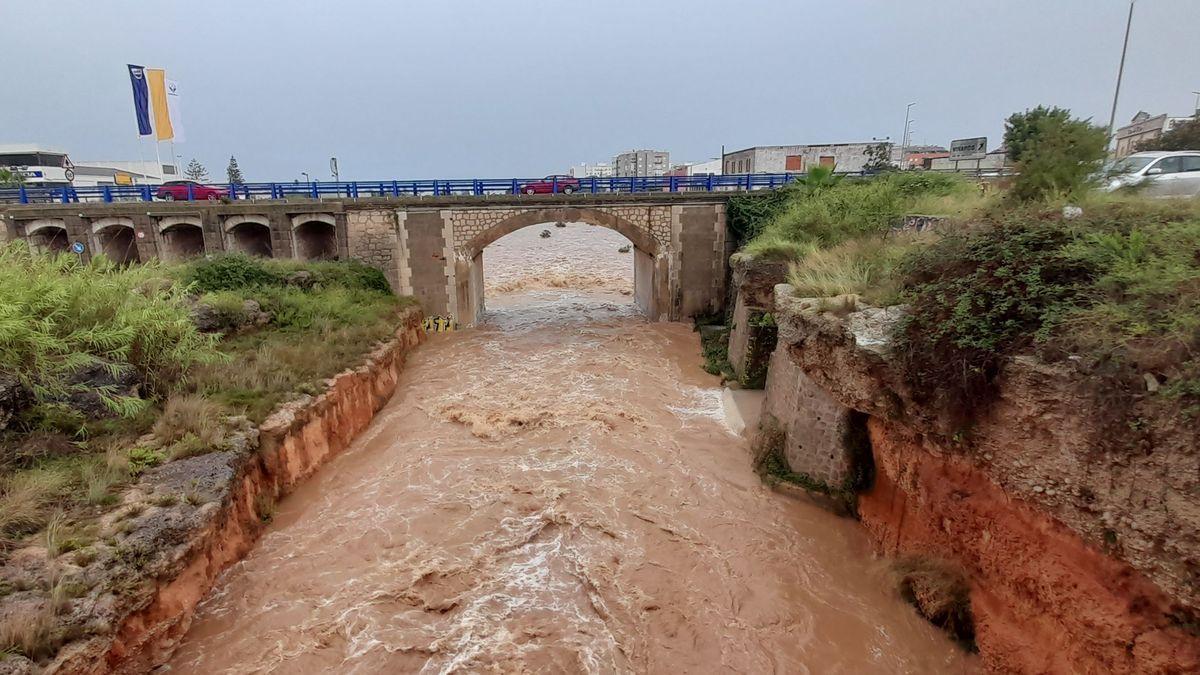 Aspecto del río Cervol al paso por Vinaròs.