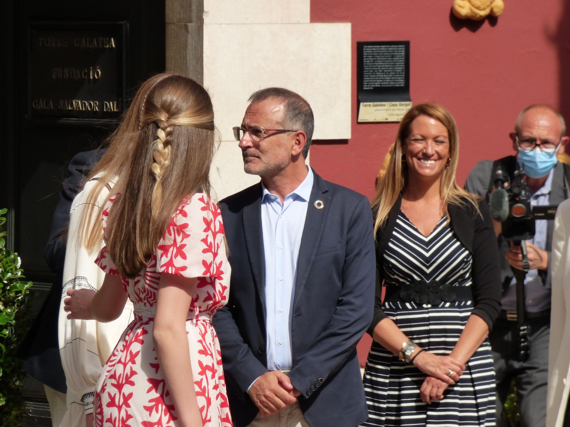 La princesa Elionor i la infanta Sofia rebudes a Figueres amb manifestants favorables i contraris