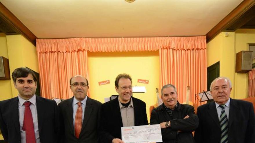 El sevillano José Luis Castro Lombilla recoge el Premio de novela «Casino de Mieres»