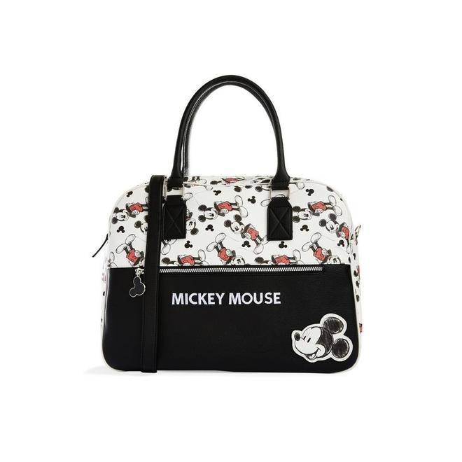 Bolso de viaje con estampado de Mickey Mouse, de Primark (22 euros)