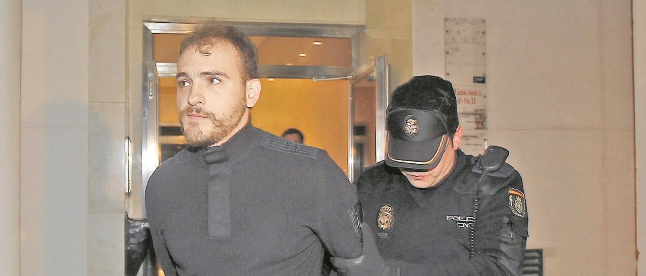 Luka Bojovic, el jefe de los Tigres de Arkan, tras ser detenido en València