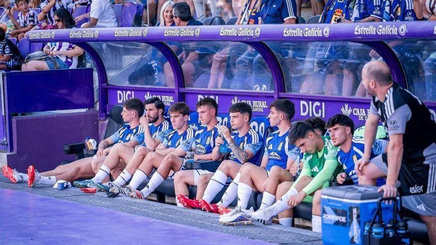 Calero aun busca su once: el posible equipo titular del Real Oviedo para medirse al Sabadell