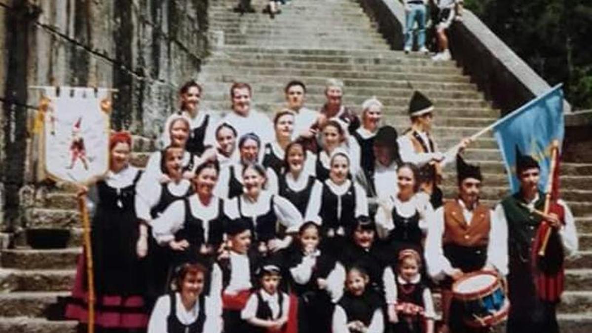 Una de las primeras presencias del grupo Trasgu en Covadonga, en el año 1987.