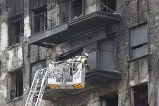 El incendio de Valencia se pudo originar por un cortocircuito en el toldo de un balcón