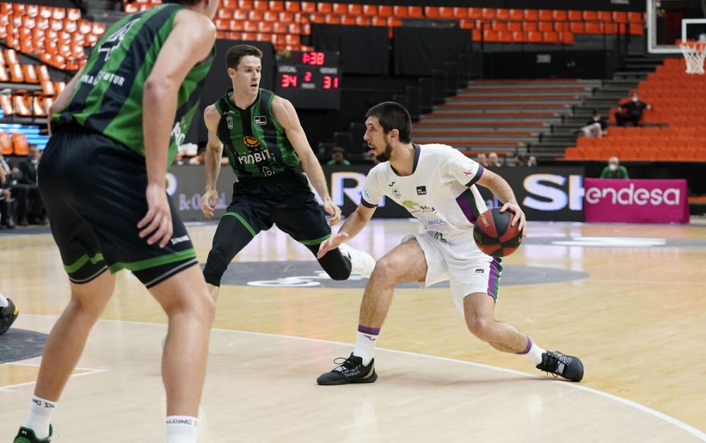 Importante victoria del Unicaja ante el Joventut en la fase final de la ACB