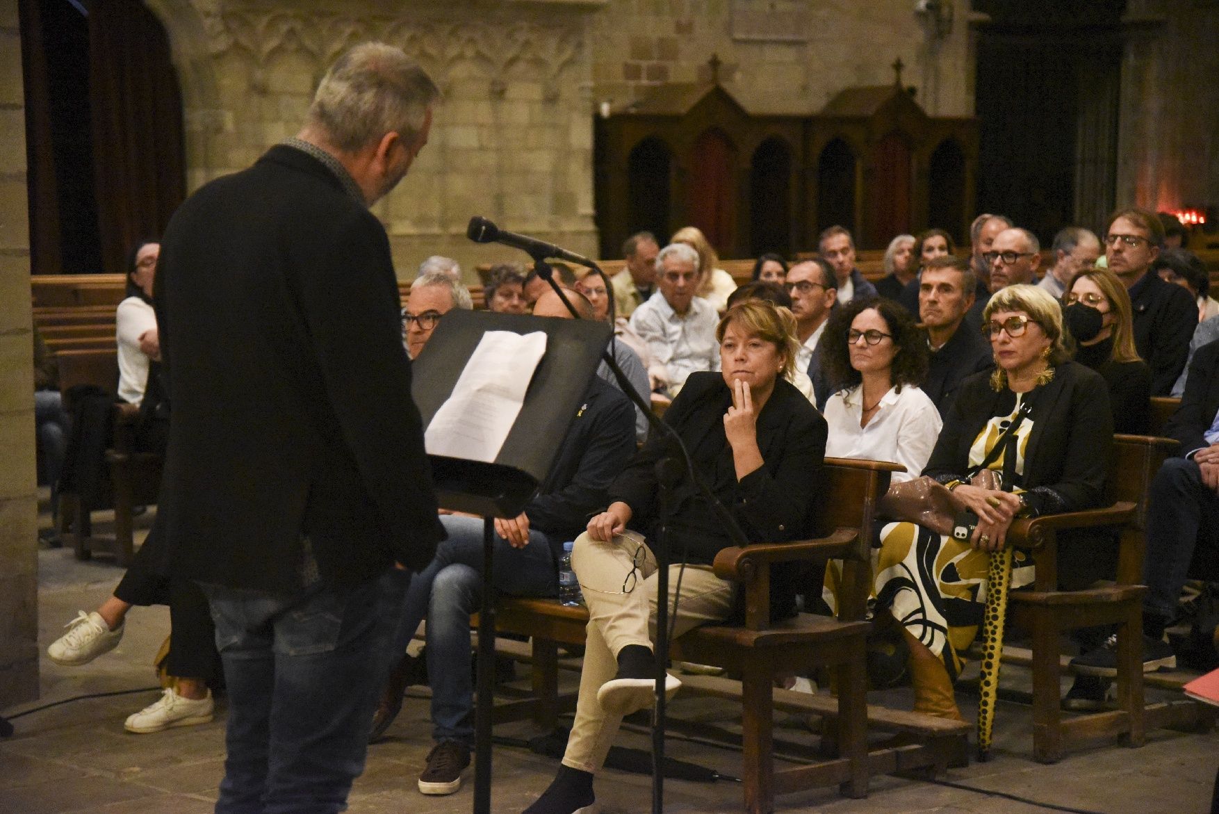 Un centenar de persones presencien a la Seu de Manresa la inauguració del frontal florentí restaurat