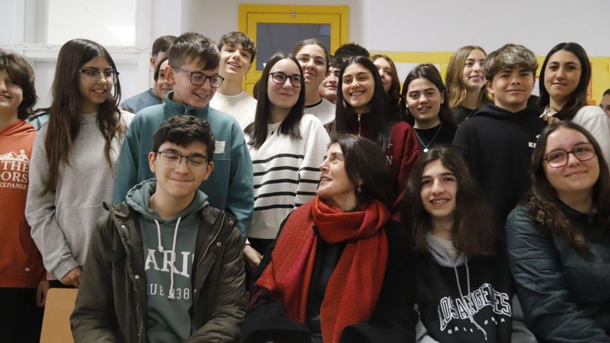 Casiana Muñoz visita en Córdoba el IES que lleva su nombre
