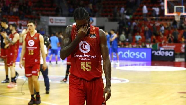 Sant-Roos se lamenta tras la derrota ante el Fuenlabrada.