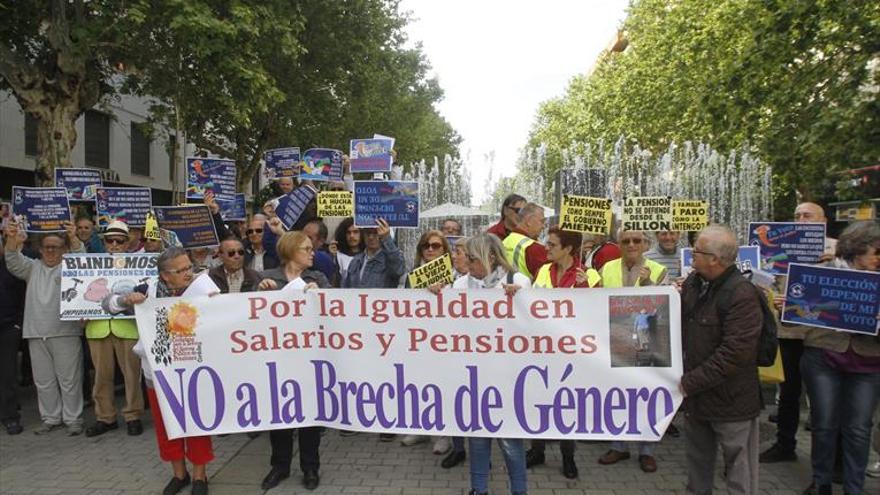 Concentración de jubilados para la defensa de las pensiones