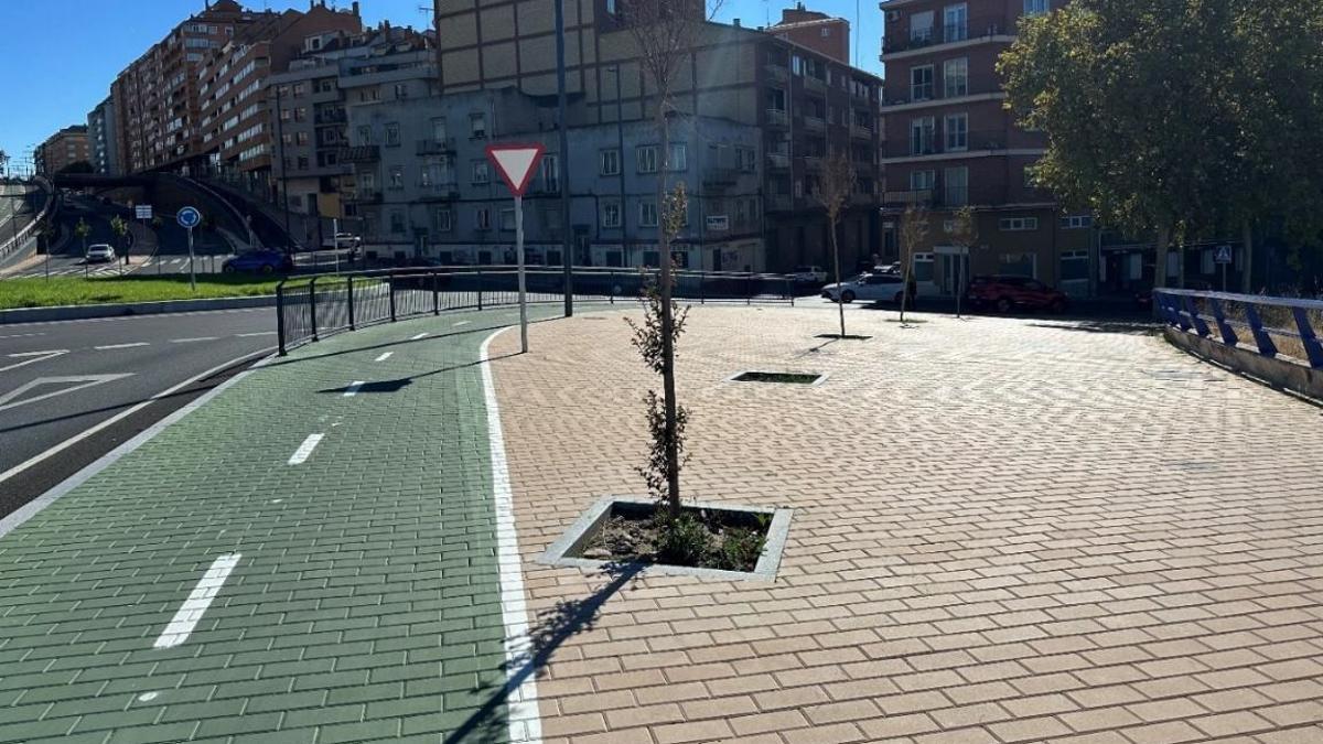 Rotonda de Cardenal Cisneros con carretera de la Estación.
