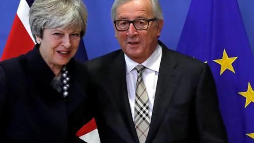 May es va reunir amb Juncker a Brussel·les.