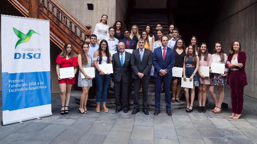 Acto de entrega de los V ´Premios Fundación DISA a la Excelencia Académica en el Bachillerato´.