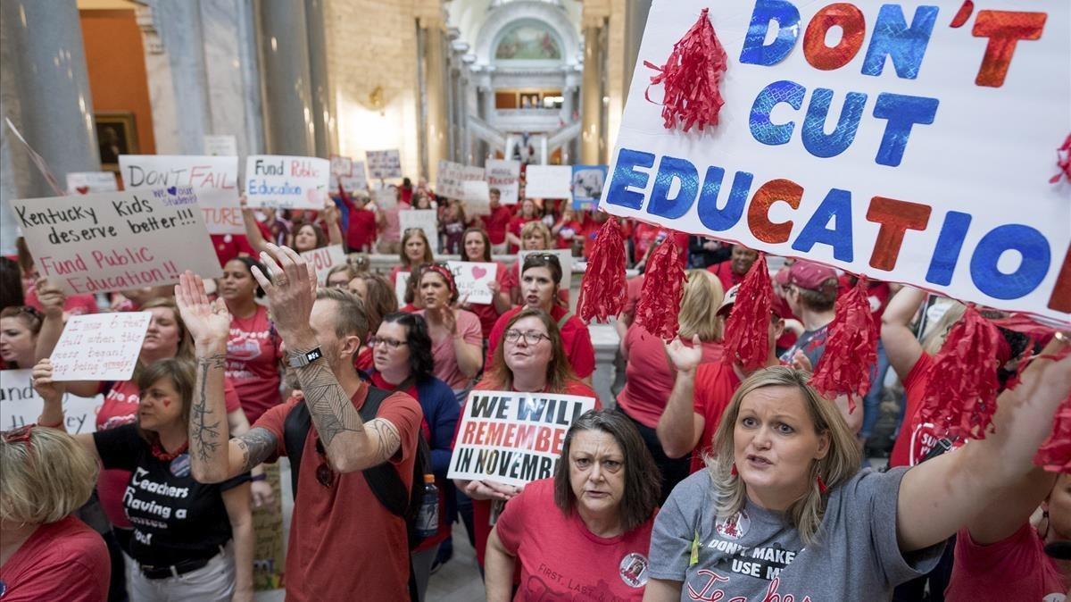 undefined42937085 teachers from across kentucky gather inside the state capito180415222211