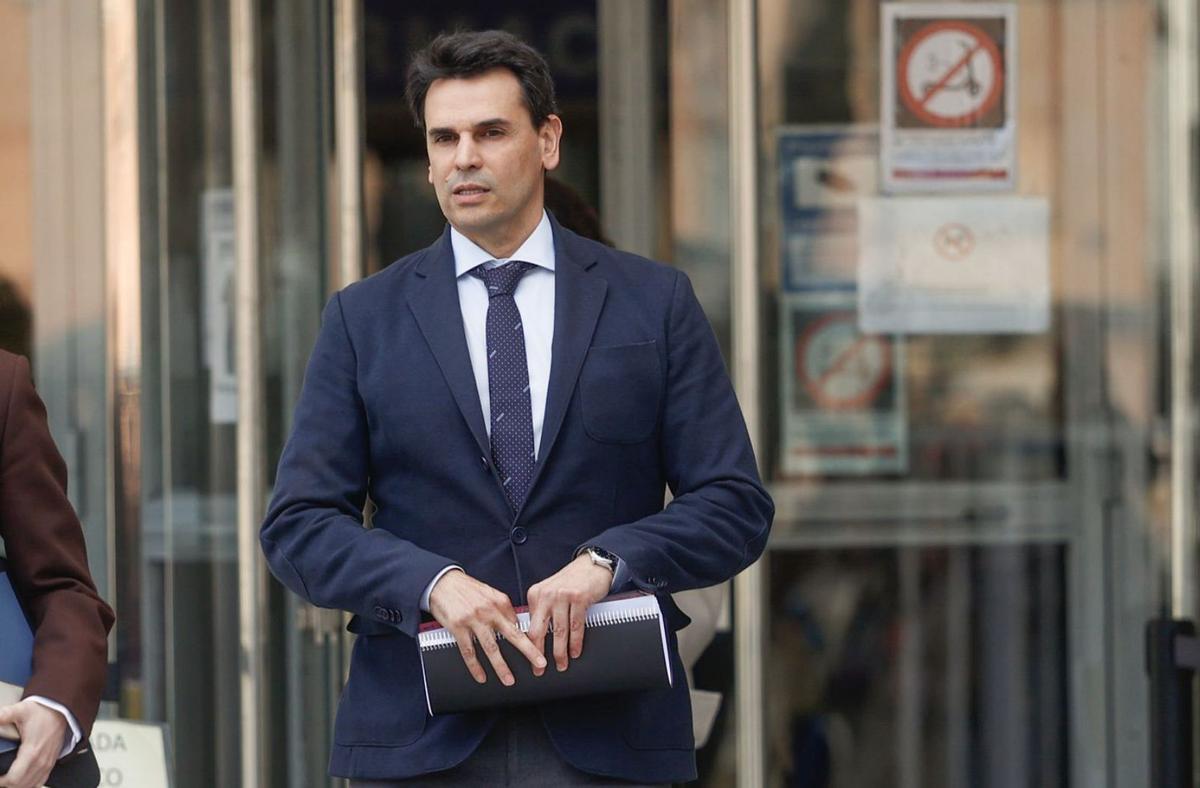 L’UCO investigarà els presumptes delictes de corrupció del nòvio d’Ayuso L’UCO investigarà els presumptes delictes de corrupció del nòvio d’Ayuso