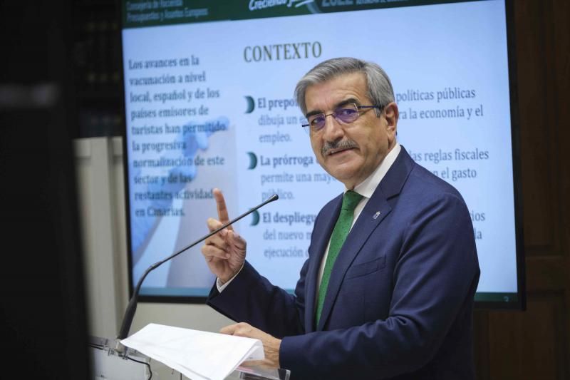 Entrega de los presupuestos de Canarias para 2022 en el Parlamento de Canarias