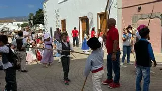 Los escolares de Telde 'viajan en el tiempo' para celebrar la víspera del Día de Canarias