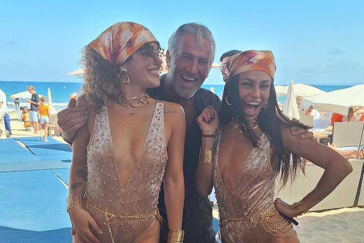 Fiesta naranja en la playa