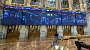La Bolsa española, sin rumbo fijo, se gira a la baja, y cae el 0,04 % tras la apertura
