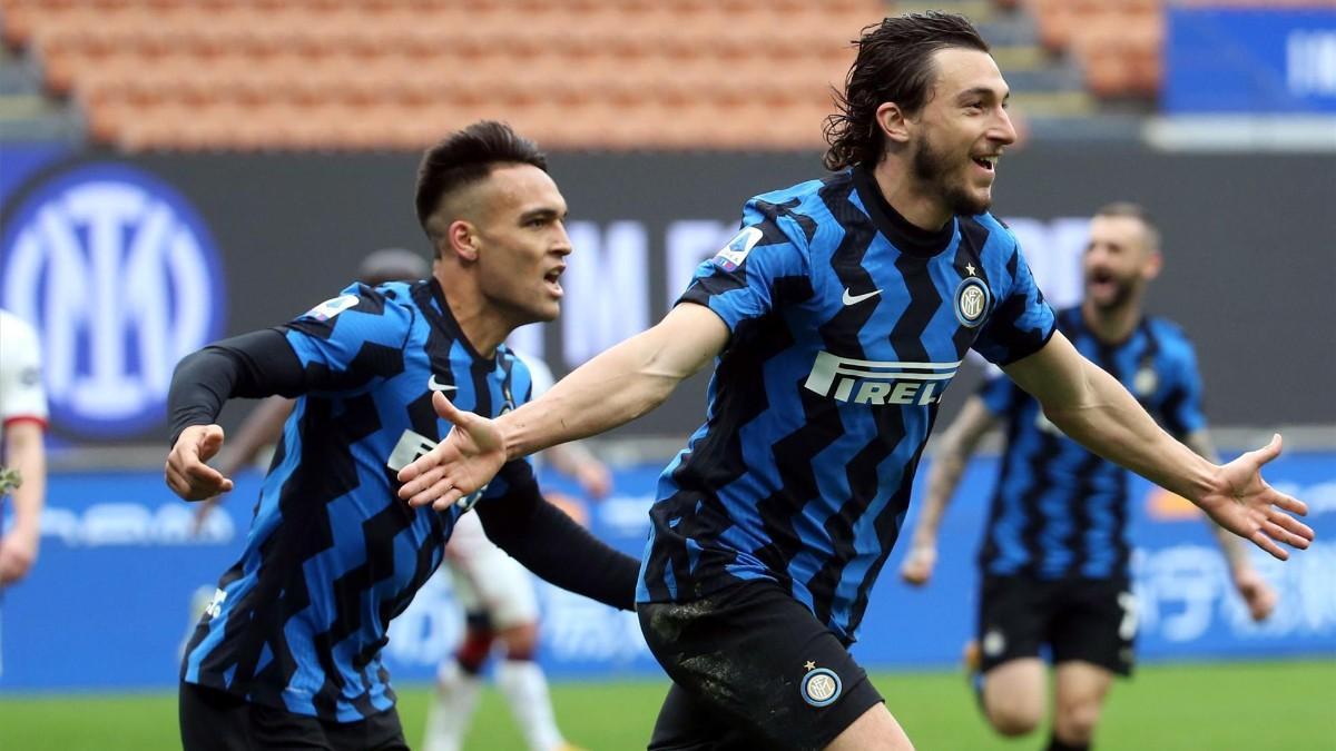 Lautaro (izquierda) celebrando el gol de Darmian (derecha)