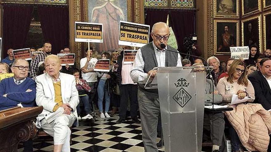 Un momento de la intervenciÃ³n del presidente de la FederaciÃ³ de VeÃ¯ns, Joan Forteza, en el pleno de ayer.