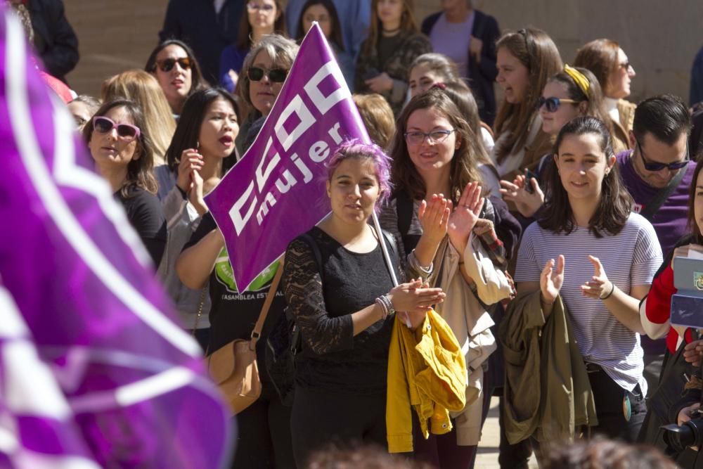 Concentración y lectura de manifiesto por el Día de la Mujer en Cartagena