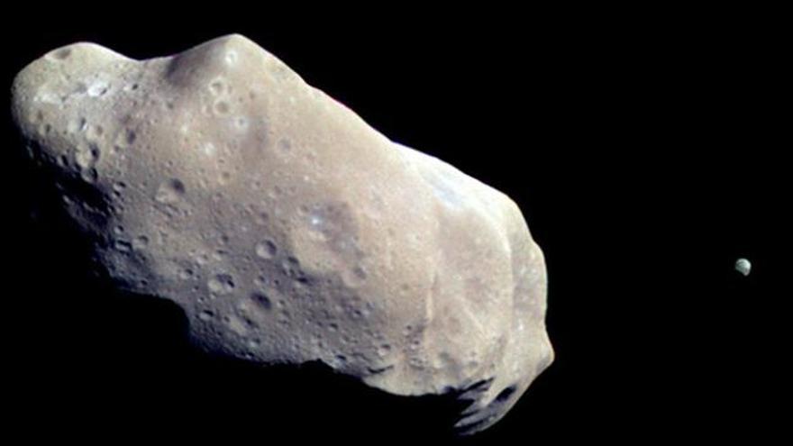 El asteroide 1998 QE2, de 2.7Km de largo