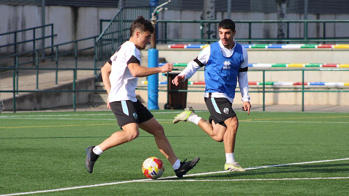 Miguelón Ferrer y Álex Alcira, dos pesos pesados de este CD Castellón B.